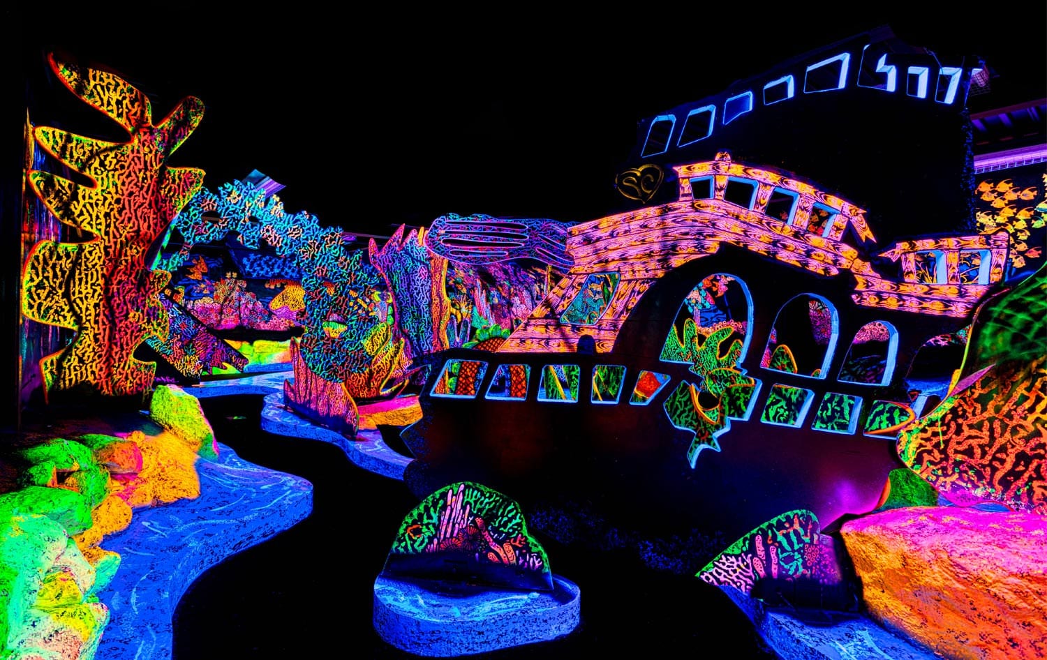 Glow In The Dark Mini Golf