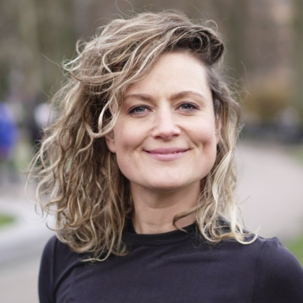 Nienke De La Rive Box