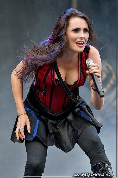 Sharon Den Adel Height