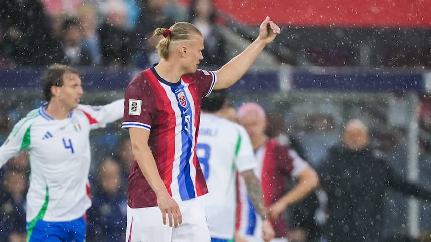 Stand Noors Voetbalelftal - Italiaans Elftal