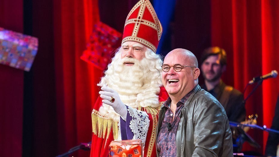 Wie Is Sinterklaas Bij Paul De Leeuw