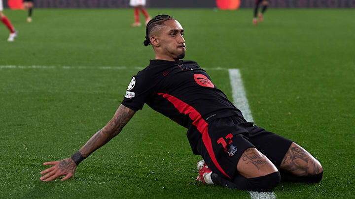 Stand Benfica Fc Barcelona Players