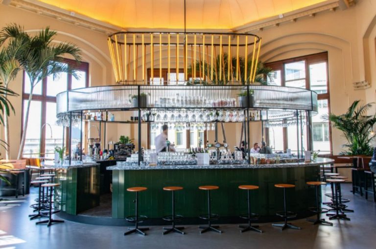 Magna Plaza Shopping Center Amsterdam Restaurants
