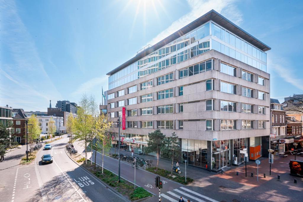 Crown Hotel Eindhoven Address