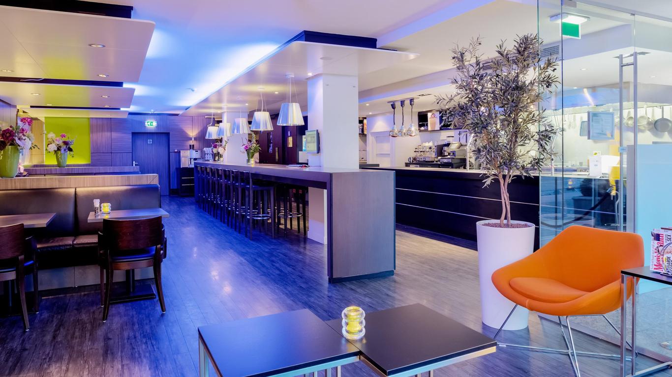 Crown Hotel Eindhoven Check In