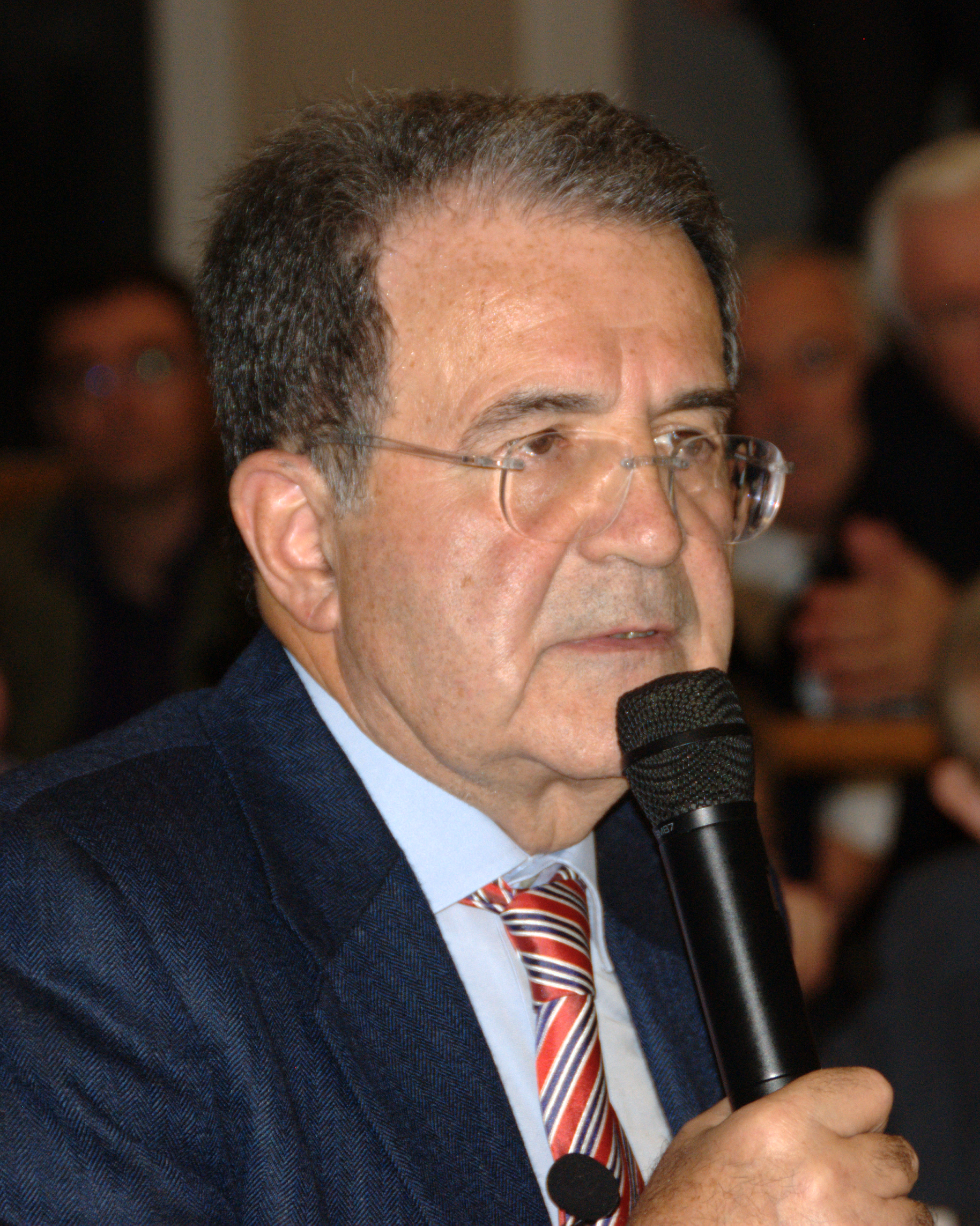 Hij Was De Italiaanse Premier Van 1996 Tot 1998 En Van 2006 Tot 2008 5 Letters