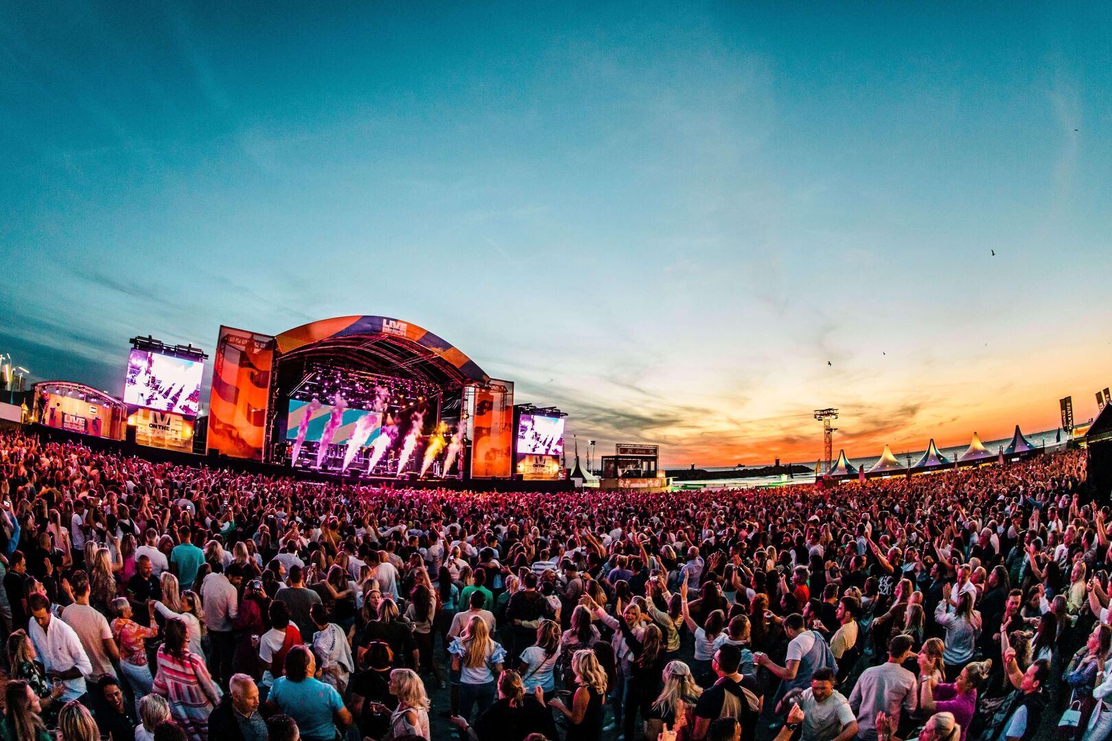 Live On The Beach Programma