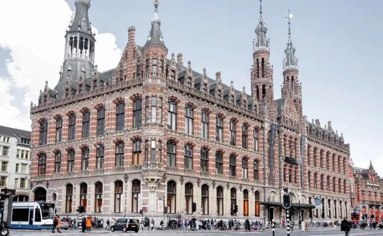 Magna Plaza Shopping Center Amsterdam Directory Food