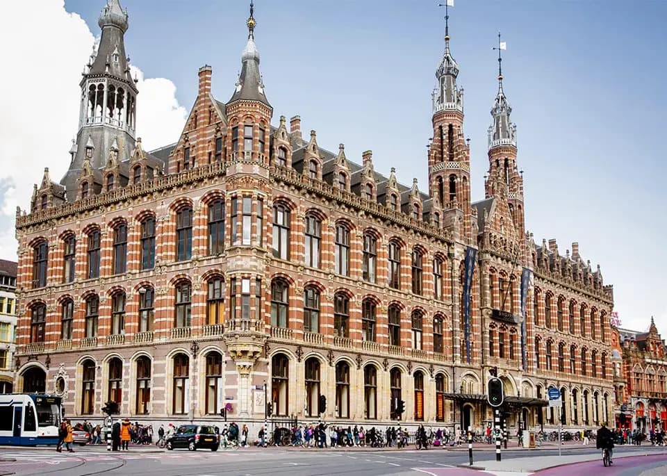 Magna Plaza Shopping Center Amsterdam Stores