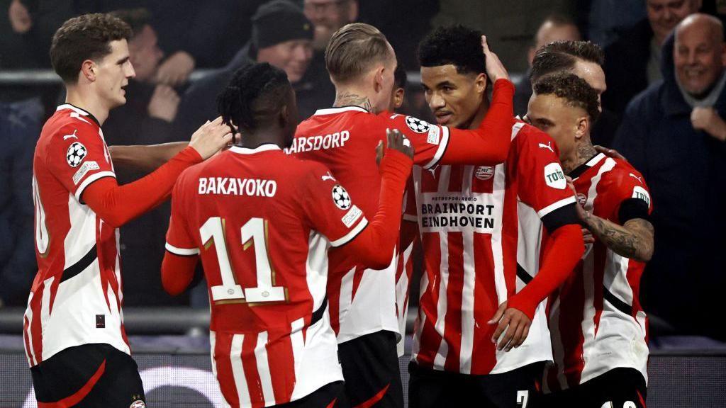 Stand Psv Girona Fc Players