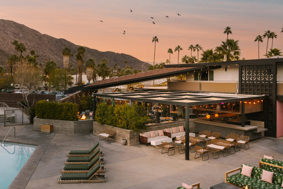 V Palm Springs Restaurant