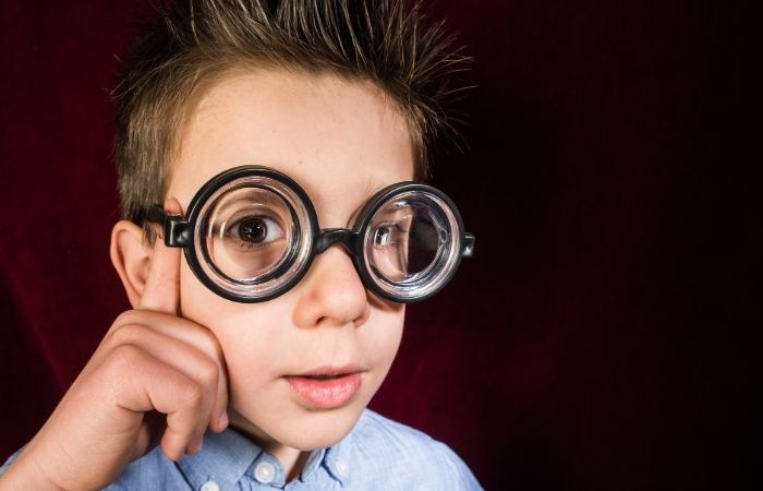 Who Needs Glasses? Quick Guide to Spot the Signs