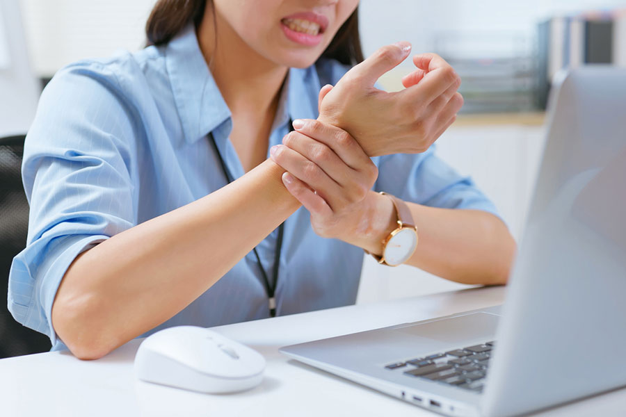 Joint Pain at Work: Quick Relief & Prevention Tips