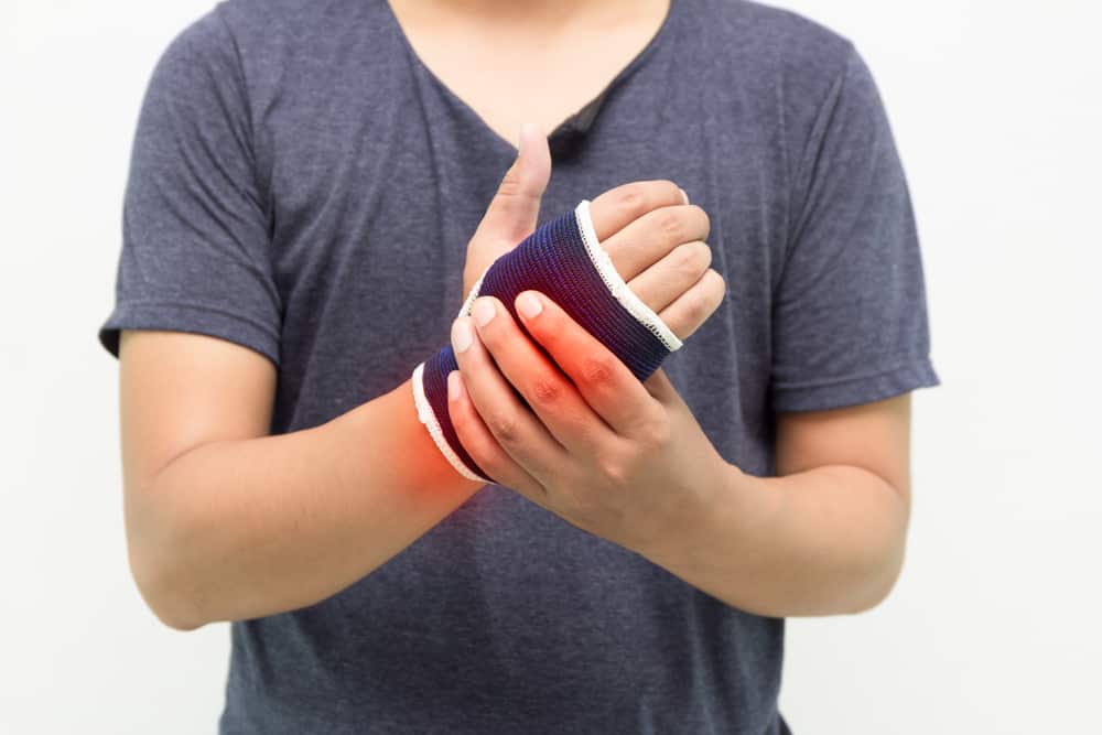 Swollen Hands Treatment Home Remedies: Fast Relief Tips