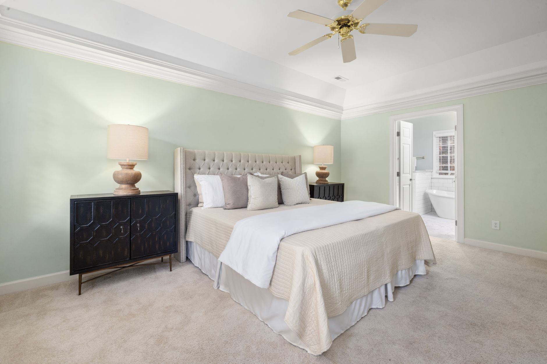 Full Size Bed Guide: Size, Styles & Buying Tips