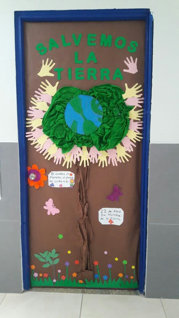 Pancarta Día De La Tierra Con Material Reciclado