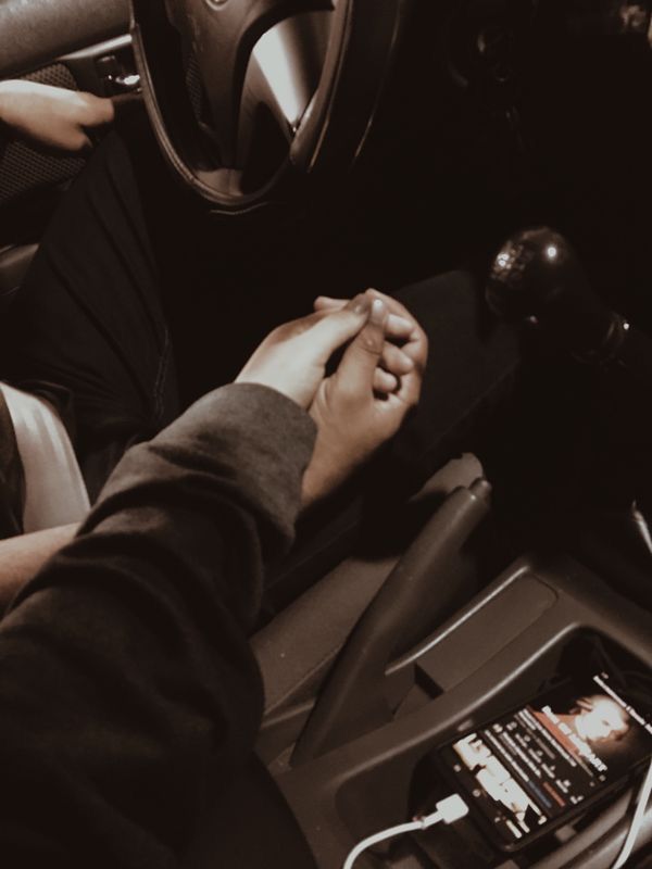 Fotos De Manos De Parejas En Carro